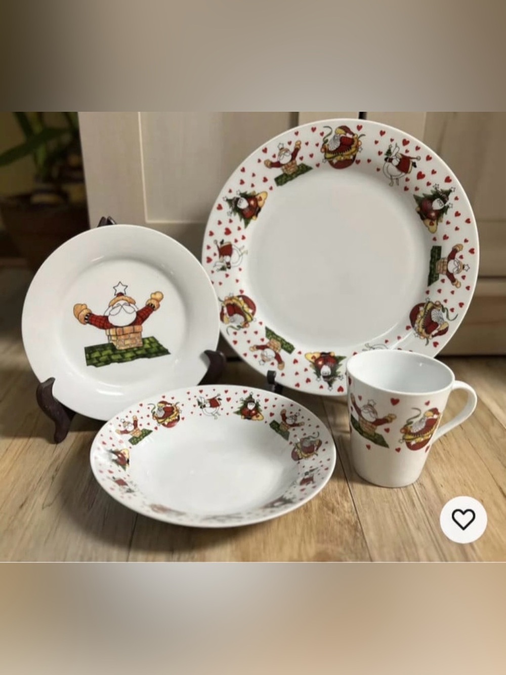 4 Piece -Vintage Set - Party Concepts - Santa - 8in & 10in Plate - Bowl - Cup
